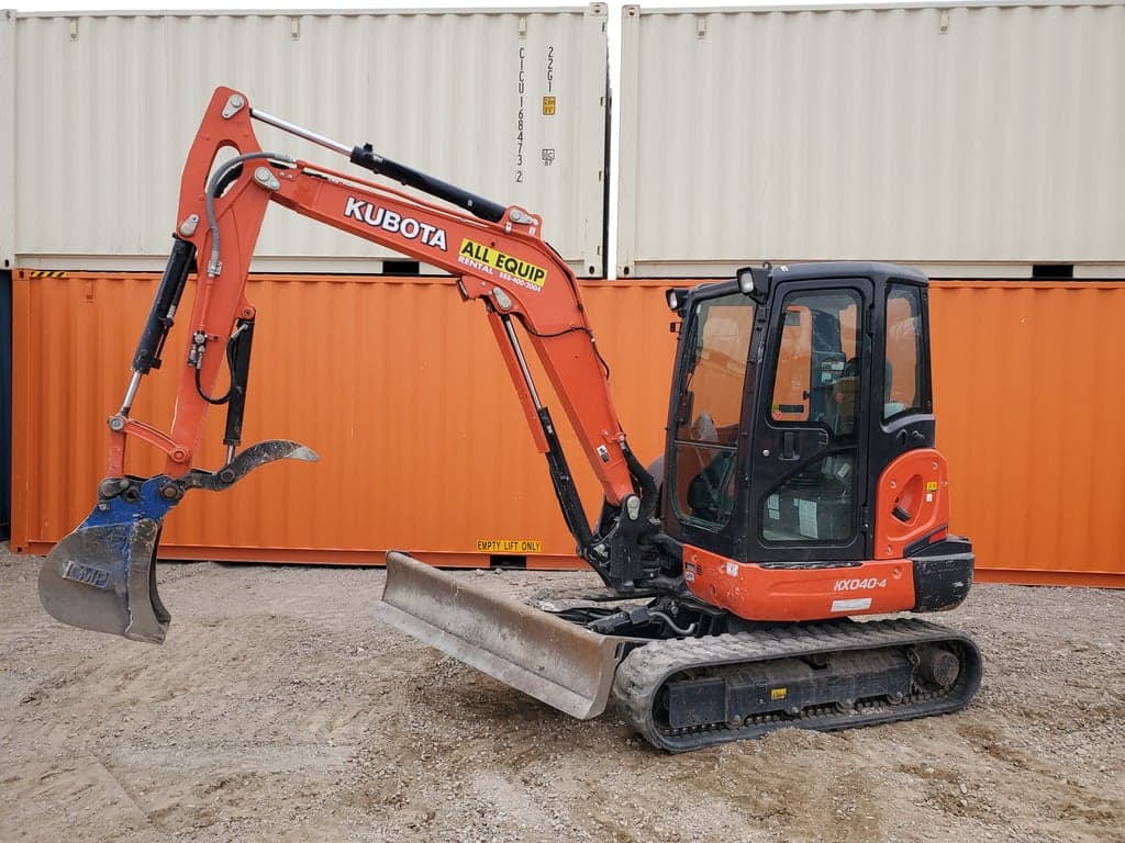9,000lb. Mini Excavator Kubota KX040