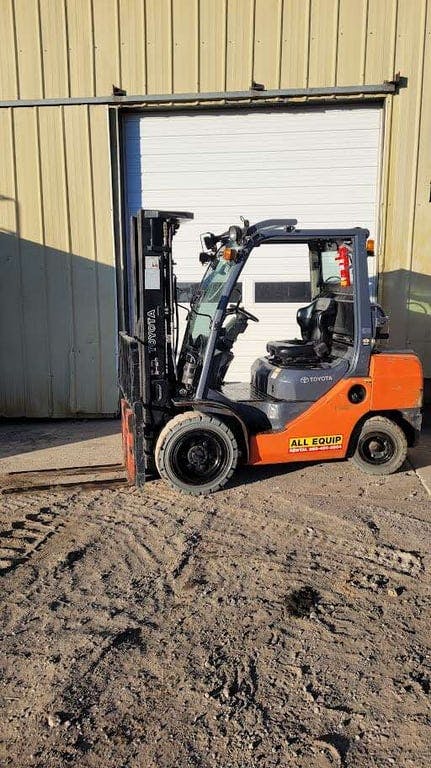 Toyota Warehouse Forklift 3300lbs.