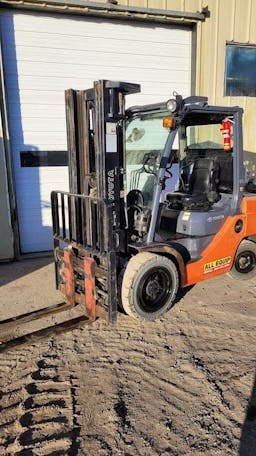 Toyota Warehouse Forklift 6000lbs