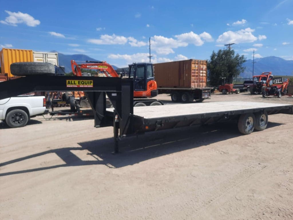 Top Hand Gooseneck Flatbed 14k 24'
