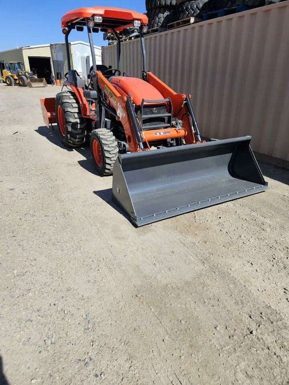 Kubota M62 Backhoe/Loader