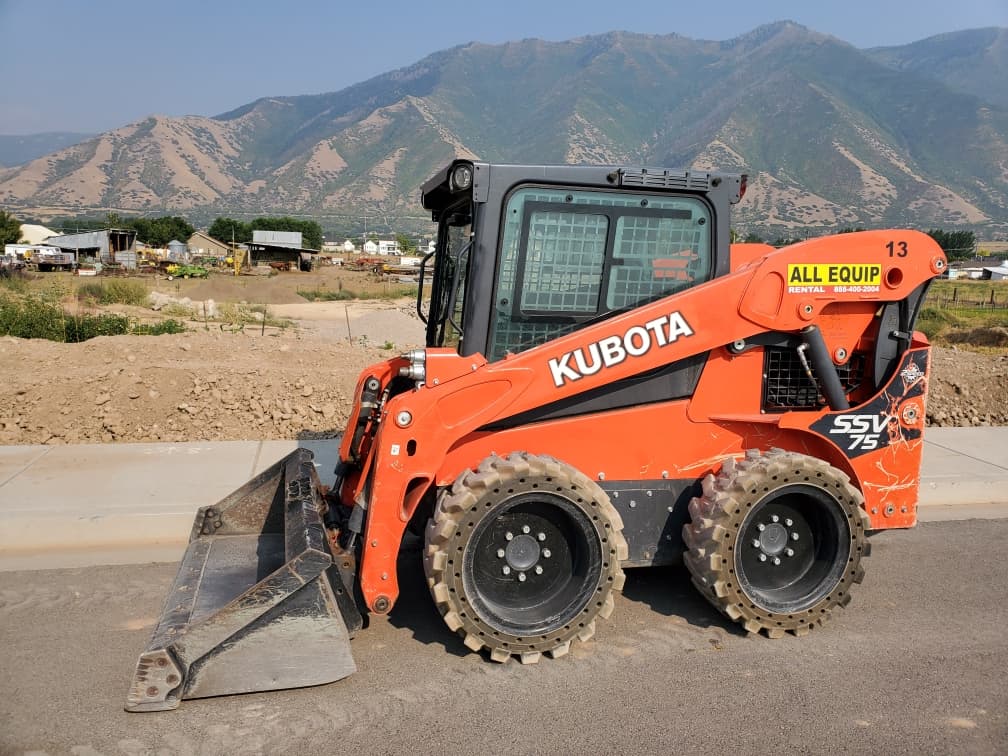 8,000lb. Wheeled Skid Steer Kubota SSV75 8,000lb. Wheeled Skid Steer Kubota SSV75